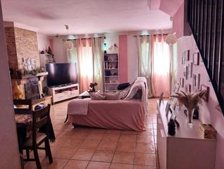 Semi detached house in Barrios (Los). Adosado en santa mónica!