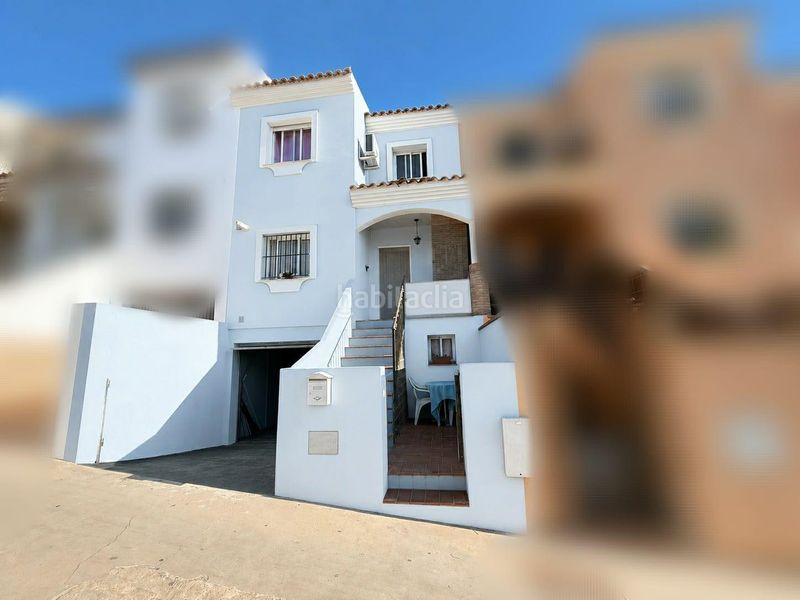 Foto aadb63ae-2b80-4f33-8464-4d3619878c37. Casa adossada amb aparcament a Barrios (Los)