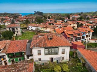 Casa a Lugar po 190a. Gran casona en el centro de poo de llanes