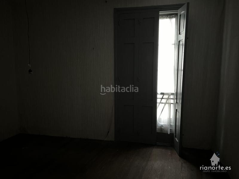 Foto c57e8d2d-6004-4b0a-a056-398c9f955193. Edifici a calle la plaza 9 a Colunga