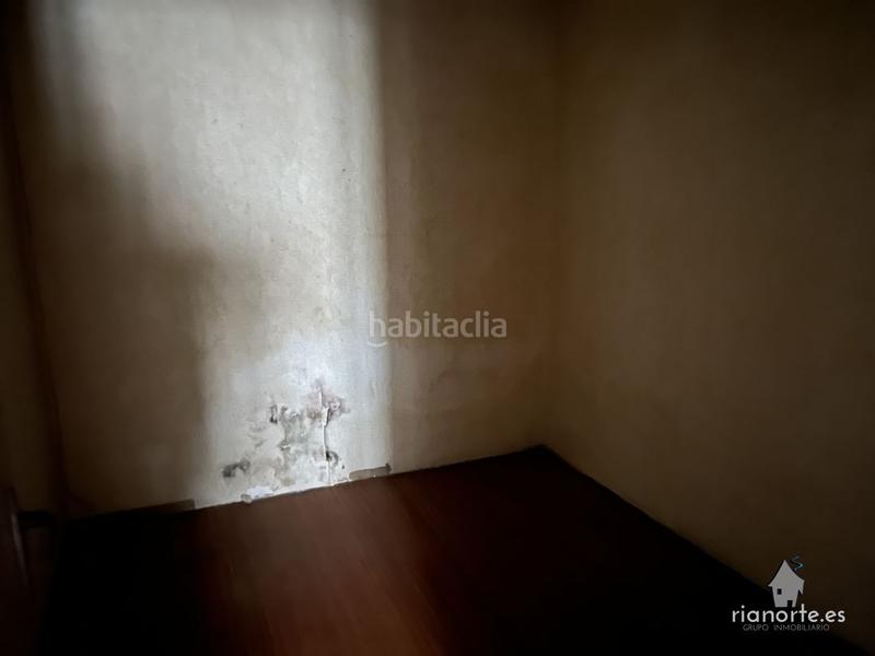 Foto f26f9be7-dbb3-45e1-941a-8287db35dd09. Edifici a calle la plaza 9 a Colunga