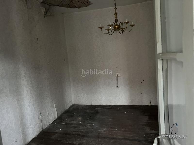 Foto f8499e75-6630-43ab-a92e-01fd7085402b. Edifici a calle la plaza 9 a Colunga