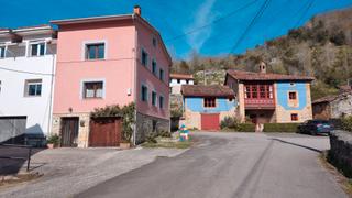 Casa aparellada a Lugar puertas 62. ¡bienvenido al hogar de sus sueños en puertas de cabrales!