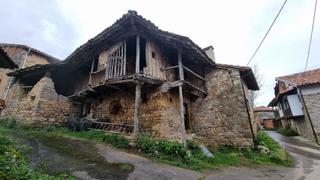 Casa aparellada a Lugar san martin 9