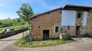 Casa adossada a Lugar demues 28