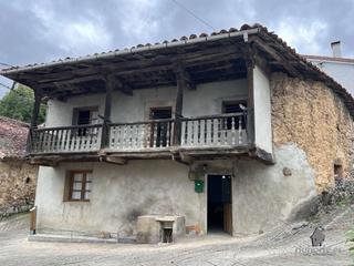 Casa a Carretera asiego 102. Tu hogar en cabrales te esta esperando