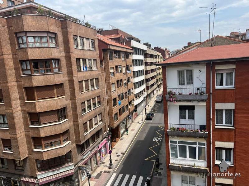 Foto 1a99a1a8-0f2e-42f6-9db2-e400669cbcc3. Flat in calle alejandro casona 8 in Argañosa Oviedo