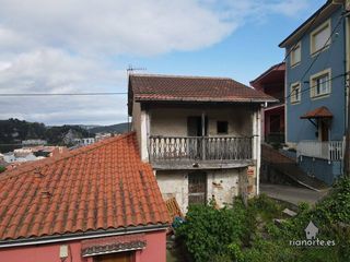 Casa aparellada en Calle la cuesta 17. �te atreves a ser due�o en la cuesta? ribadesella