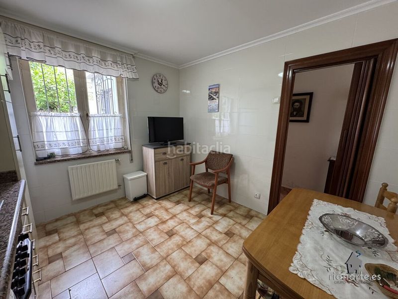 Foto f8d84c74-213c-4fe5-b46b-52f2f9a52711. Casa amb calefacció a Parroquias Sur - La Manjoya Oviedo