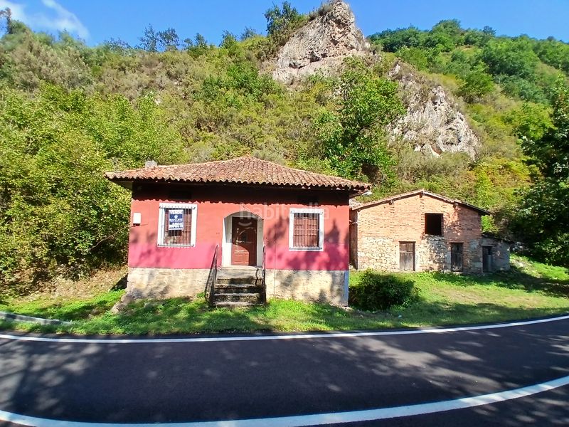 Foto a9cdb69f-b0af-4ed1-b333-9cf58dc13275. Casa a Amieva