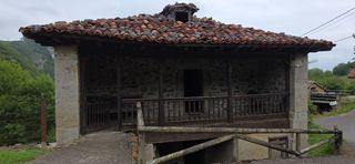 Casa  Cangas de onís - panes 6. Algunas casas esperan un comprador. otras esperan a la persona a