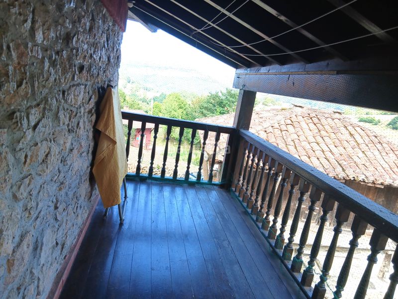 Foto 26cd45e4-a05f-416f-ac5a-85002b1e995e. Casa amb xemeneia calefacció aparcament a Cangas de Onís