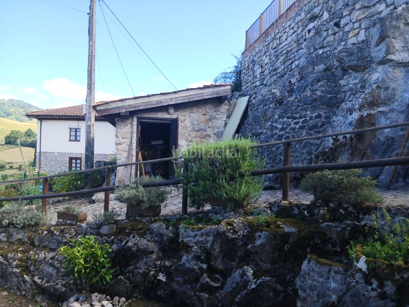 Foto 90a1976c-0026-4d7b-b0ef-d1ddb3e0f958. Casa amb xemeneia calefacció aparcament a Cangas de Onís