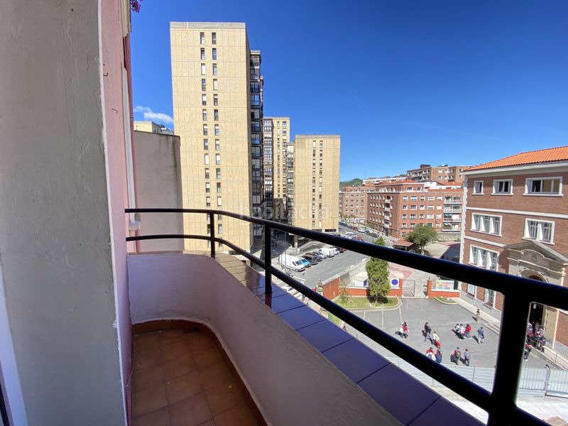 Foto d7feb24d-f403-4beb-927e-d0ac554bf0e3. Pis amb calefacció a Santutxu-Basarrate Bilbao