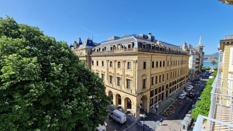 Foto 91ce2ee2-f1bb-4ede-9bb0-be4248847b09. Rent flat in gipuzkoa plaza 2 in Área Romántica Donostia - San Sebastián