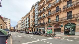Location Local commercial  Larramendi kalea. Alquiler local comercial donostia centro