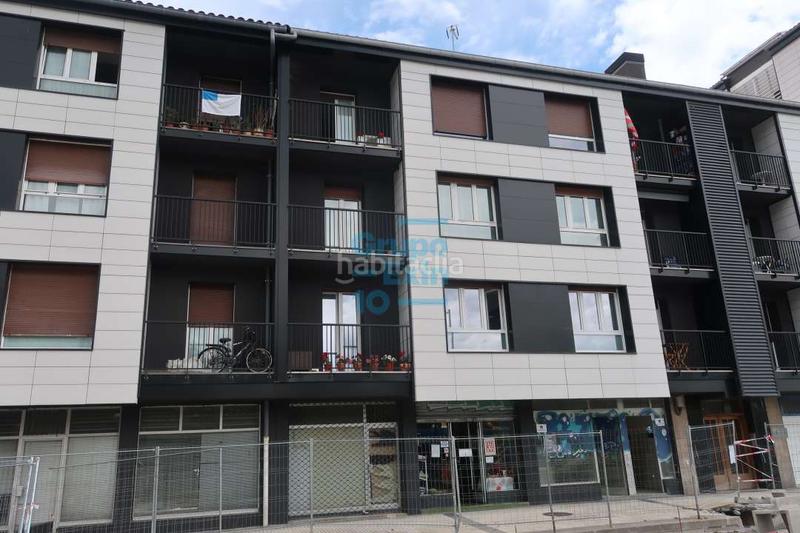 Foto a3e1a3e2-5253-47c8-a9b6-d307ff81430e. Local comercial  en planta baja a 2 fachadas para acondicionar. en Donostia - San Sebastián