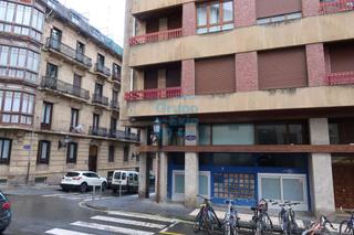 Lloguer Oficina  Lersundi jenerala kalea. Oficina en entreplanta esquina con aseo propio.