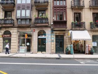 Lloguer Oficina a Área Romántica. Oficina junto a la plaza del buen pastor con ventana a patio de