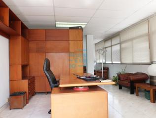 Oficina a Oiartzun. Edificio representativo de oficinas junto al centro comercial al