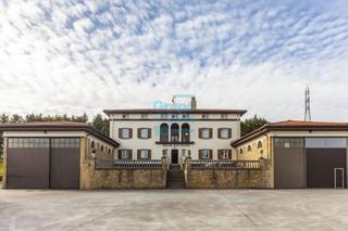 Casa  Arizabalo bidea. Majestuosa casa individual en 2 plantas  bajo cubierta con 2 pab