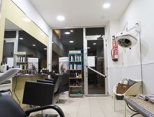 Business premise  Sierra de urbasa kalea. Peluqueria en loiola, en calle sierra de urbasa. posibilidad alq