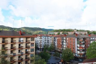 Lloguer Pis  Avenida de navarra. Avda. navarra se alquila piso exterior con balcón. 6º sin ascens