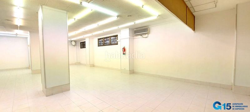 Foto 19f54b0f-1d4b-43cc-b807-f1a608015256. Location local commercial dans Hernani