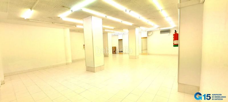 Foto a872231a-e295-48b3-8e70-bcf209c3a296. Location local commercial dans Hernani