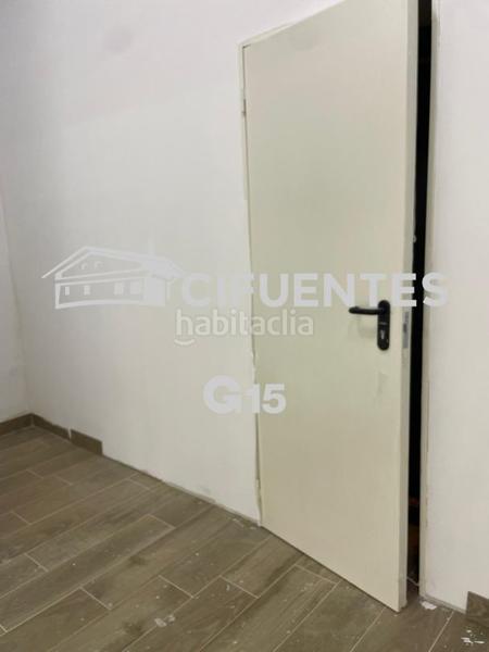 Foto 3091e715-cecb-4704-86fb-d0b22ca85784. Local comercial local con entreplanta en barrio olibet en Errenteria