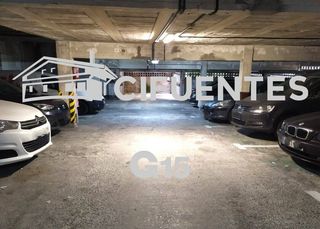 Autoparkplatz  Larratxo pasealekua. Garaje en paseo larratxo