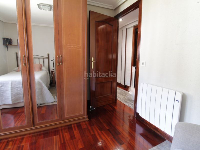 Foto 11086a20-a6b1-4840-8ea1-8ad3a12a652a. Pis a Pasaia