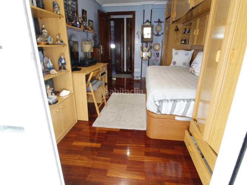Foto 74a4ce6f-8934-49b2-805d-33ba015e4dbe. Pis a Pasaia