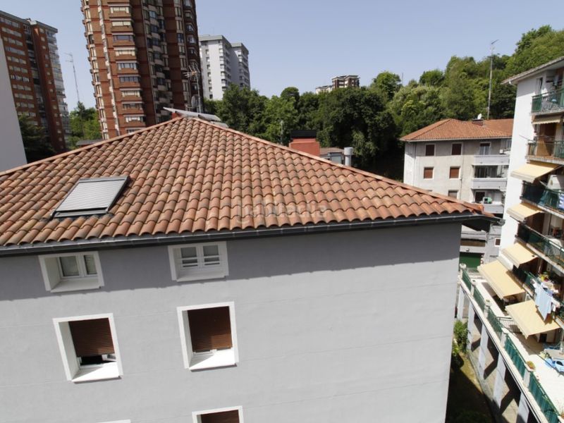 Foto b4e85e40-b66c-4e02-8cd9-c897180cb7a9. Pis a Pasaia