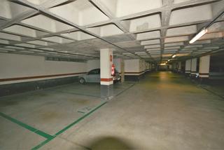 Parking voiture  Oihenart kalea. Antiguo  bentaberri raya de garaje junto a la plaza sert.