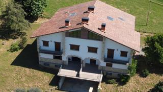 Casa aparellada  Upazan auzoa. Asteasu  extraordinaria casa con terreno alrededor. nuevo precio