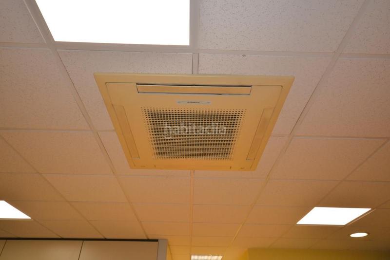 Foto a31f04dc-2c66-4c4c-9eca-a0a9d0b97e28. Oficina amb aparcament a Ibaeta Donostia - San Sebastián