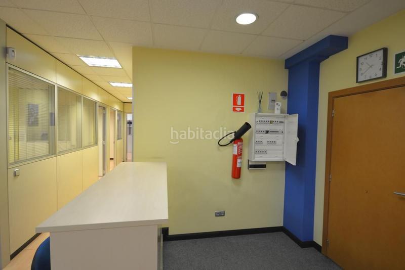 Foto f12f2948-d020-4919-ad2f-45e3afcd6a37. Oficina amb aparcament a Ibaeta Donostia - San Sebastián