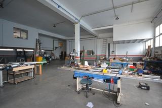 Nau industrial  De pokopandegi bidea. Igara nave industrial  de 480 m2 instalada con 200m2 de oficinas