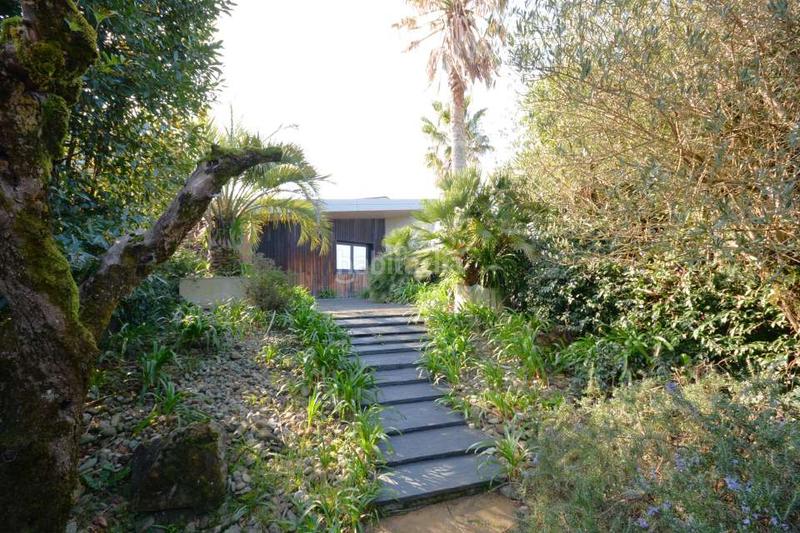 Foto a425d776-a3d5-43dd-bdb1-426a385229e7. Casa amb calefacció aparcament piscina a Miramon-Zorroaga Donostia - San Sebastián
