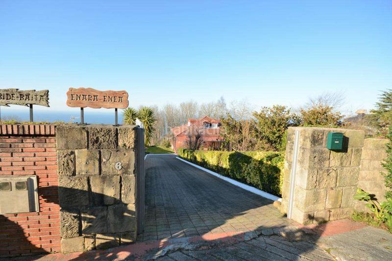 Foto 8825e5e7-86f8-47a8-bbb8-96c25d4d7ccc. House with heating parking in Igeldo Donostia - San Sebastián