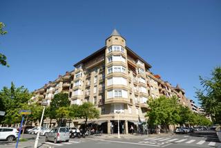 Pis  Ondarreta pasealekua. Antiguo  ondarreta piso exterior con terraza