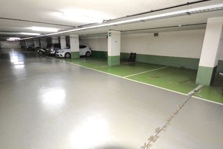 Autoparkplatz  Antonio gazta�eta kalea. Benta berri. se vende raya de garaje