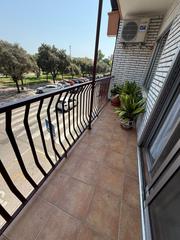 Pis en Nuevo Centro. Piso en avenida 9 de octubre con vistas al tringulo