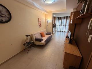 Appartamento in Carrer luis cendoya 90. Tu nuevo hogar entre el mercado y la playa