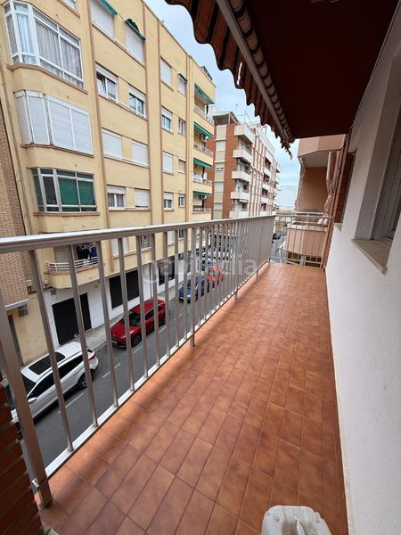 Foto a4a2138b-973f-4f63-a32f-fd13244fa344. Pis a playa puerto de Sagunto Sagunt