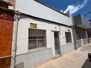 Casa a Avenida de Abril-9 de Octubre