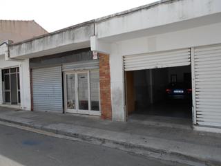 Local Comercial a Carrer ramon llull 11. Local para negocio y se puede construir una vivienda de 120 m2