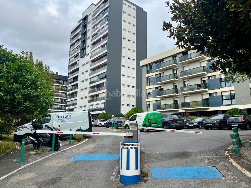 Foto 5fe3205d-4cdf-4130-9bd5-30b6fdadf343. Estudi amb piscina a Zarautz