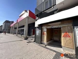 Local Comercial a Avenida pasajes de san pedro 51. Local a pie de calle con 2 escaparates